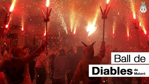 Ball de Diables de Mataró davant l'Ajuntament de Mataró durant l'Encesa 2019
