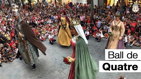 "Ball de Quatre" (Robafaves, Geganta, Toneta y Maneló) desde el Ayuntamiento de Mataró