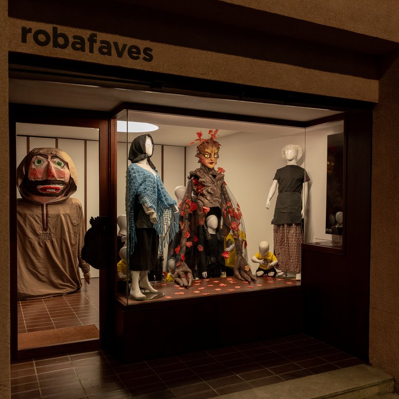 El escaparate de Robafaves dedicado a la Festa de la Tardor de la Llàntia
