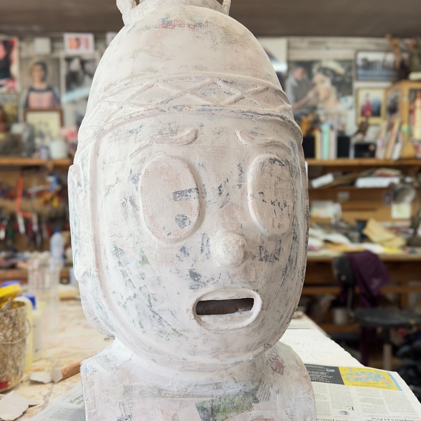 Segunda fase de creación del Capgròs de Robafaves, construido en cartón piedra