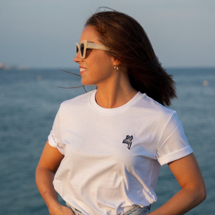 Camiseta Casco Robafaves bordado (Blanca)