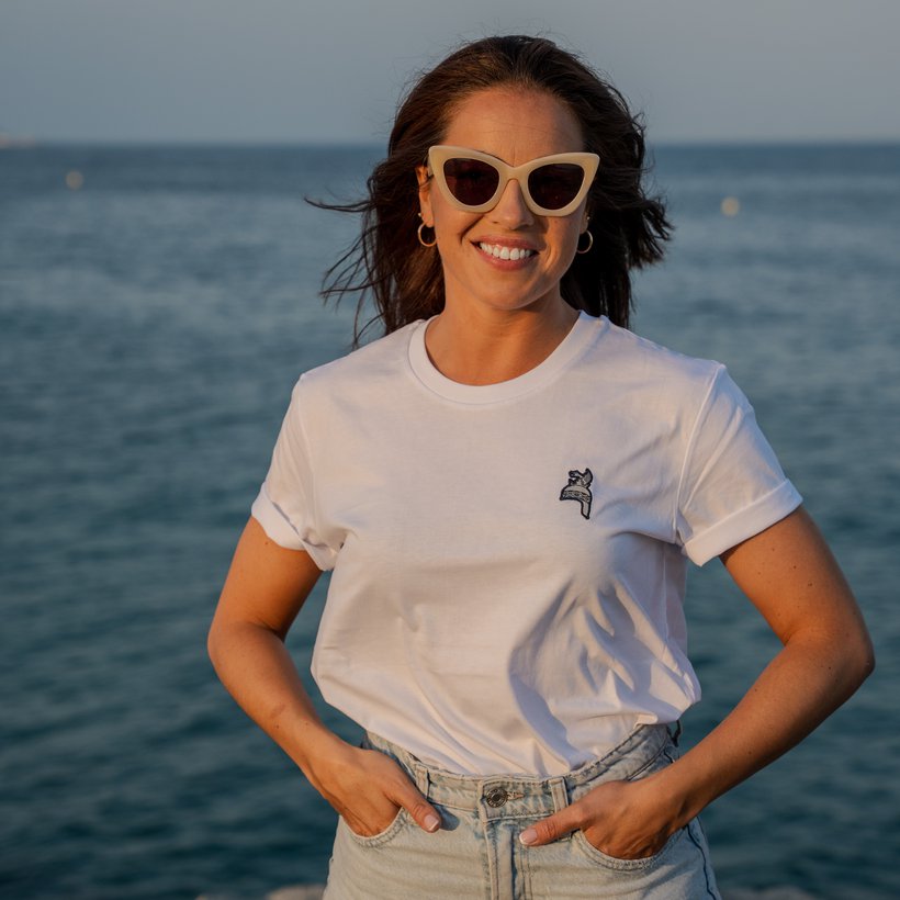 Camiseta Casco Robafaves bordado (Blanca)